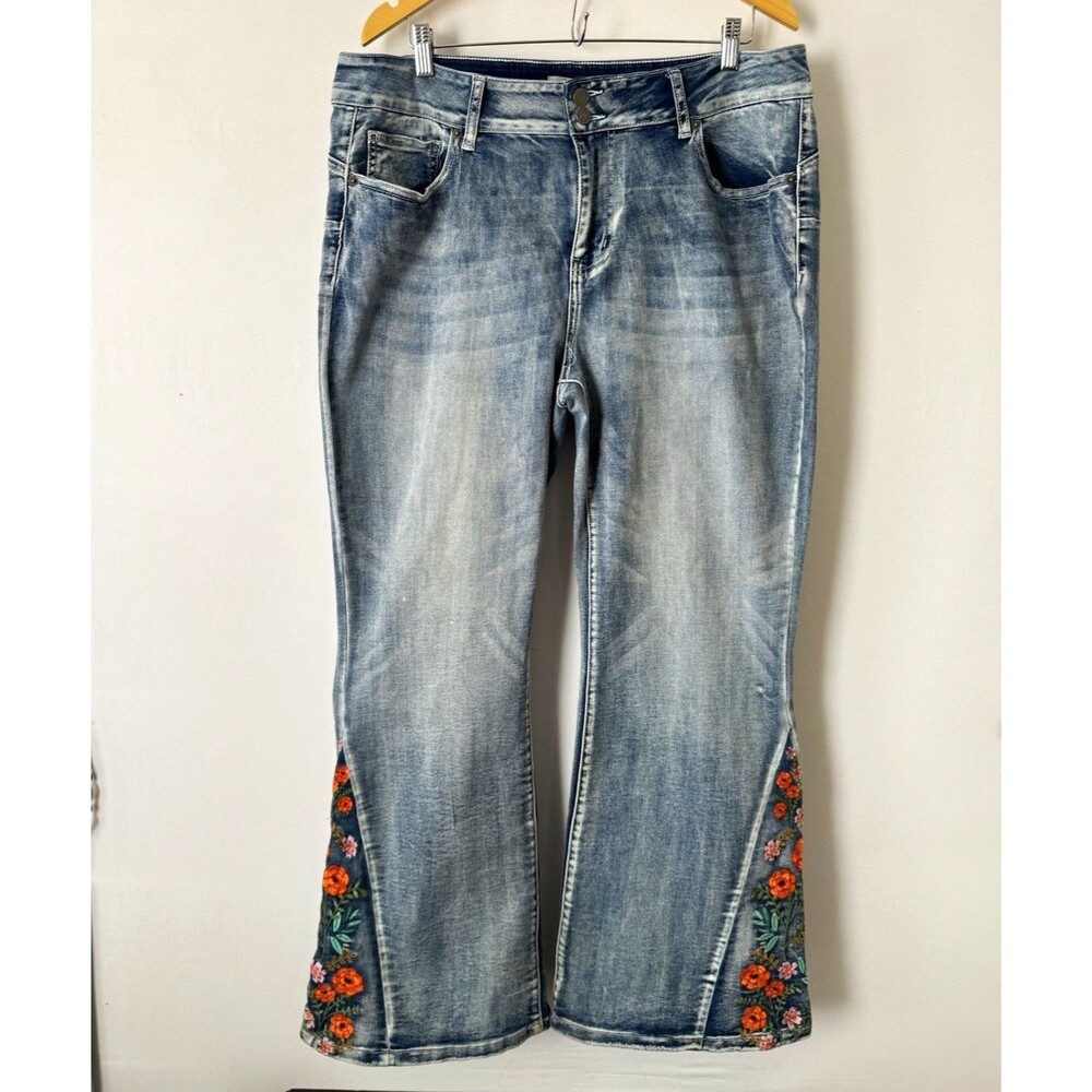 Oak & Vine Women’s Bootcut Jeans Size 20 Blue Light Wash Floral Embroidered